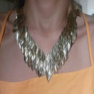 Elegant Gold Leaf Necklace